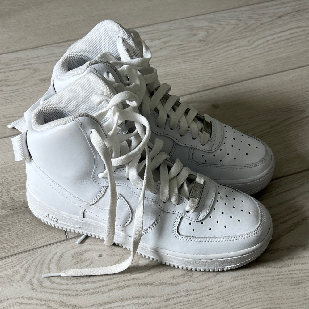 Nike Classic High-Top 6.5 Y White Sneakers